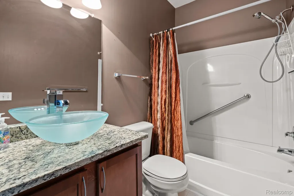 3276 Theodore E Wixom City MI 48393