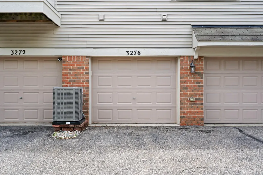 3276 Theodore E Wixom City MI 48393