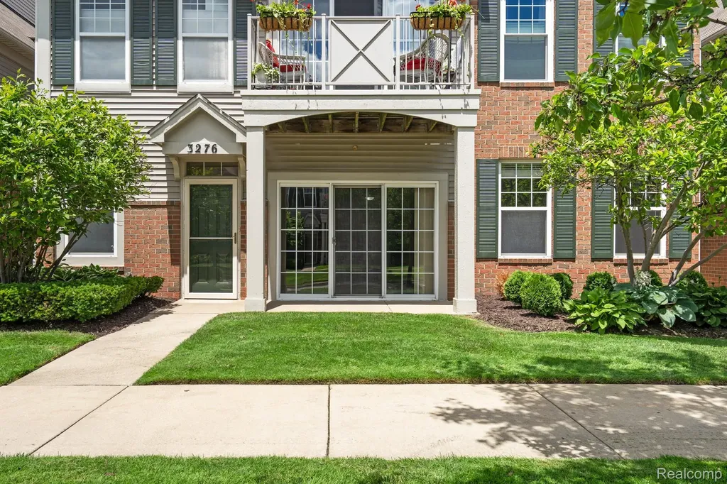 3276 Theodore E Wixom City MI 48393