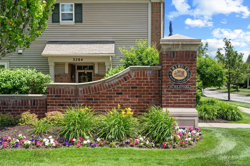 3276 Theodore E Wixom City MI 48393