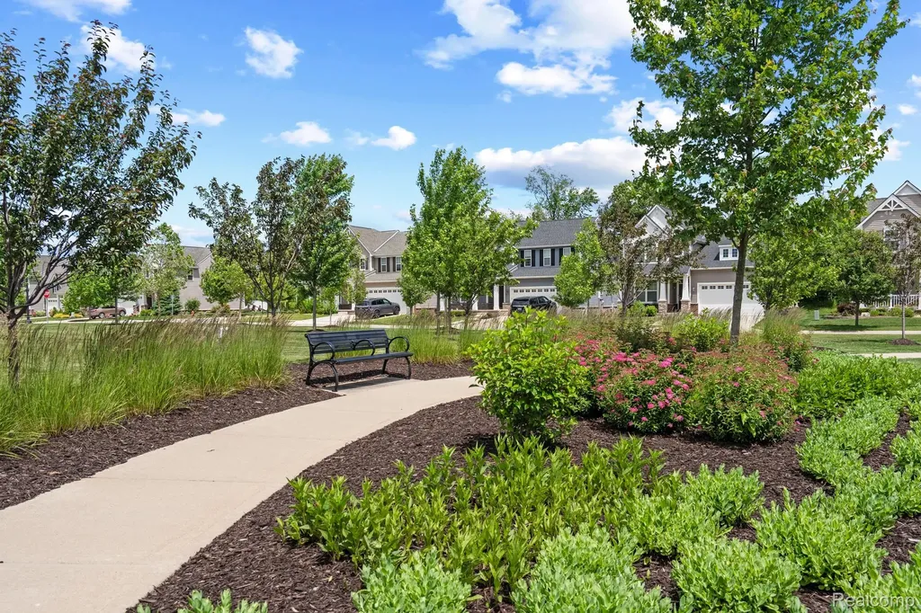 3276 Theodore E Wixom City MI 48393