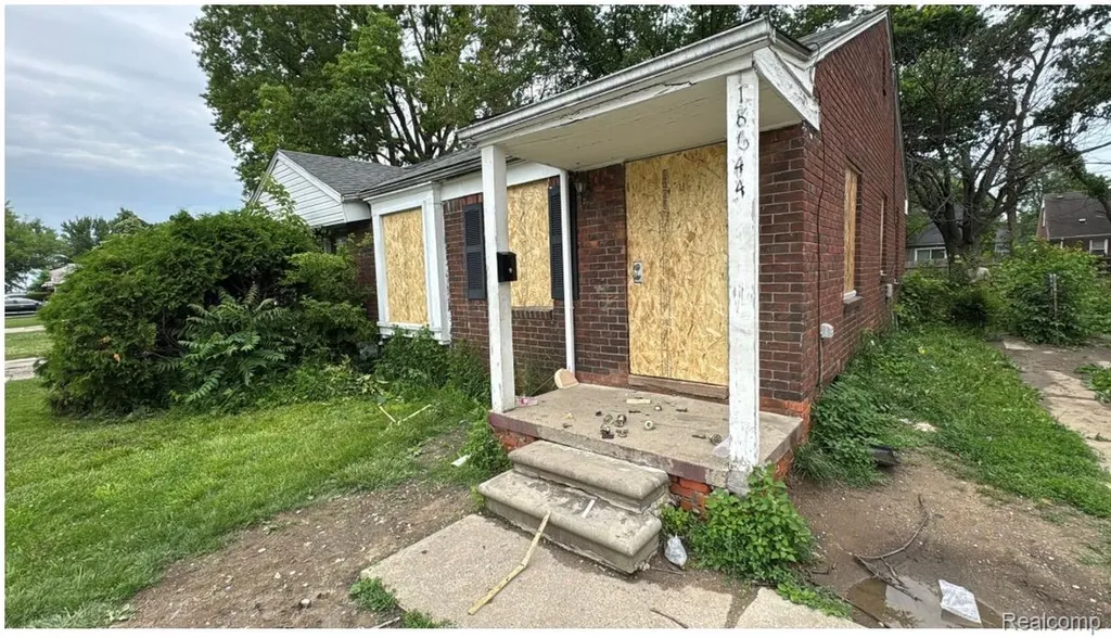 18644 Kelly Road Detroit City MI 48224