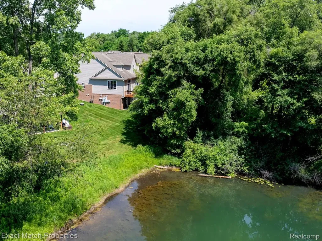 971 Sloane Court White Lake Charter Township MI 48386