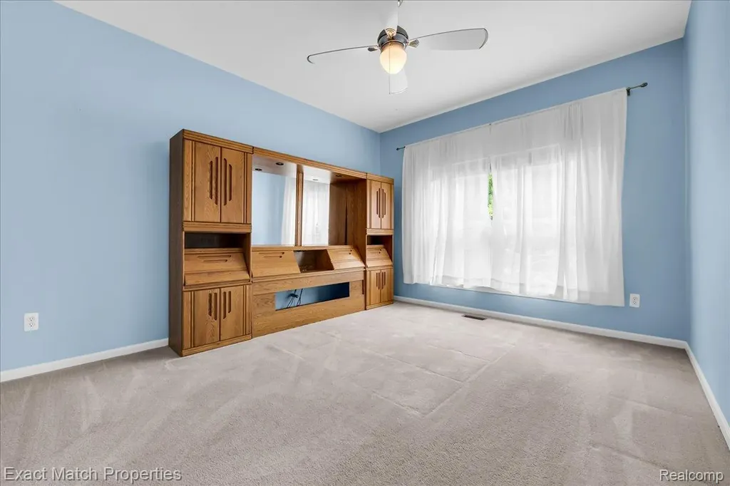 971 Sloane Court White Lake Charter Township MI 48386