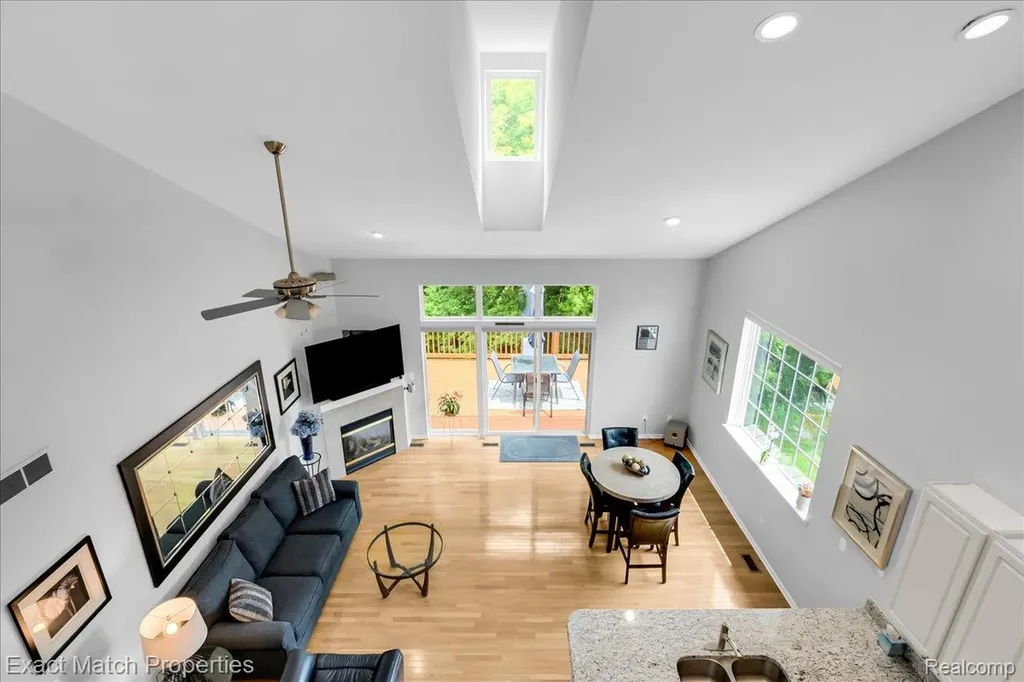 971 Sloane Court White Lake Charter Township MI 48386