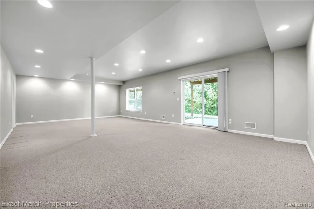 971 Sloane Court White Lake Charter Township MI 48386