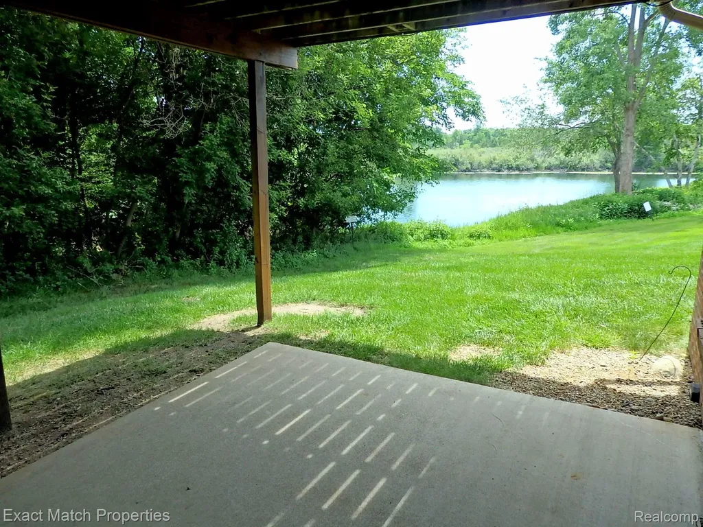 971 Sloane Court White Lake Charter Township MI 48386