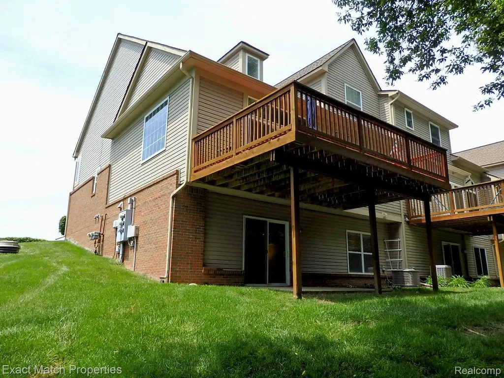 971 Sloane Court White Lake Charter Township MI 48386