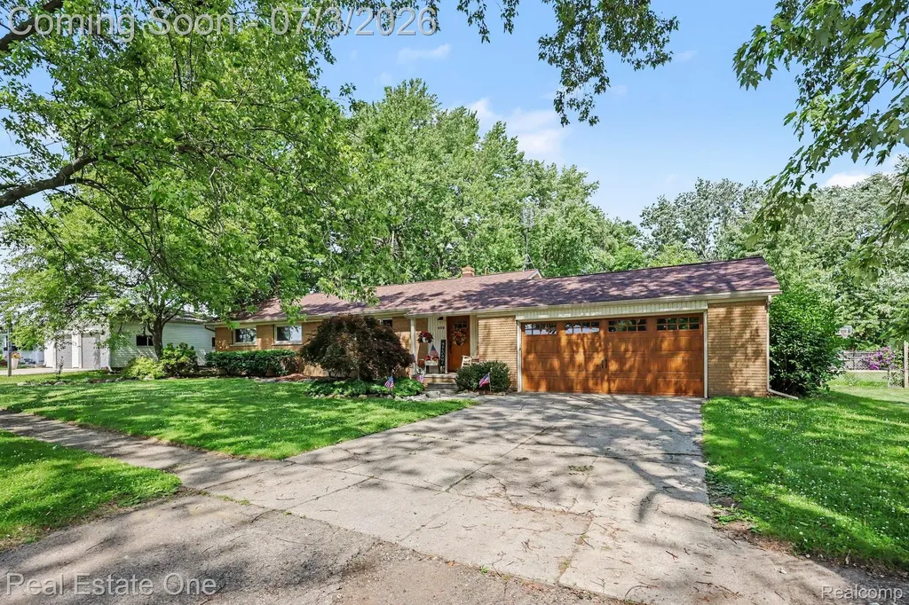 400 Juliet Drive Almont Village MI 48003
