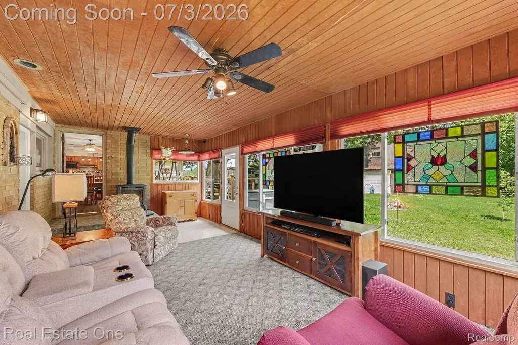 400 Juliet Drive Almont Village MI 48003