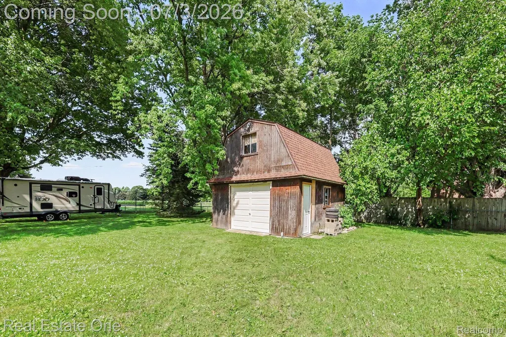 400 Juliet Drive Almont Village MI 48003