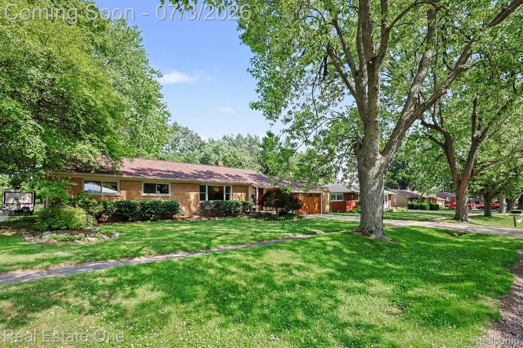 400 Juliet Drive Almont Village MI 48003