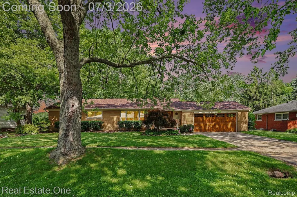 400 Juliet Drive Almont Village MI 48003