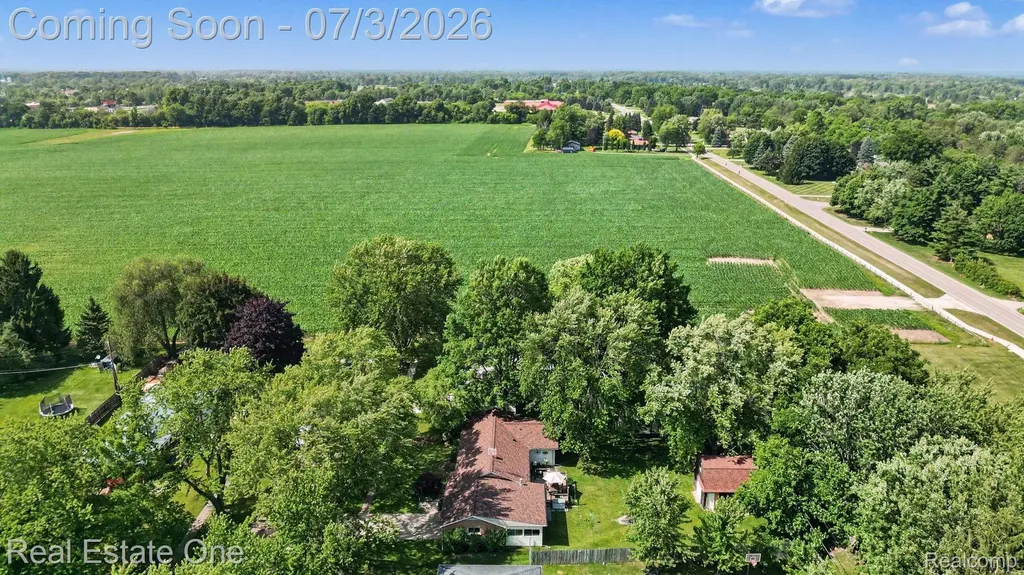 400 Juliet Drive Almont Village MI 48003