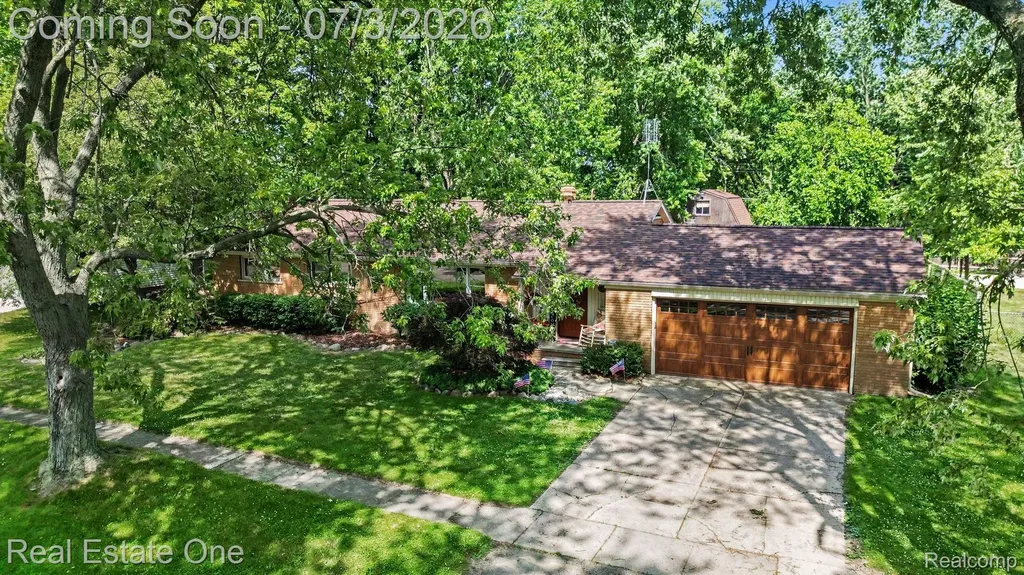 400 Juliet Drive Almont Village MI 48003