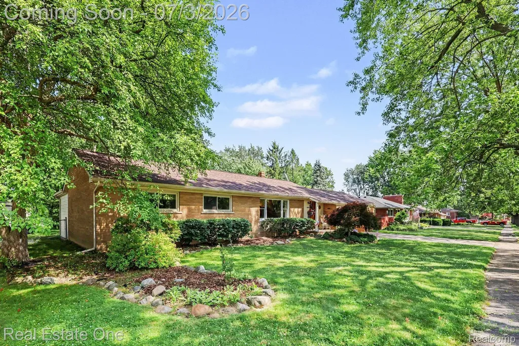 400 Juliet Drive Almont Village MI 48003