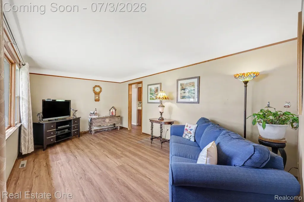 400 Juliet Drive Almont Village MI 48003