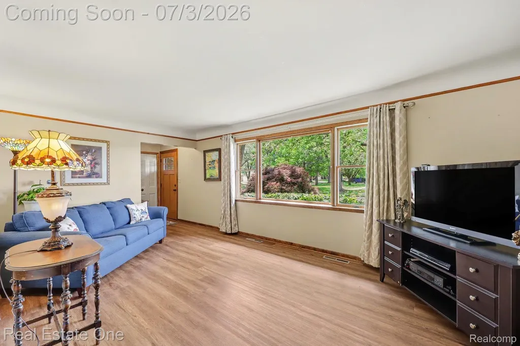 400 Juliet Drive Almont Village MI 48003