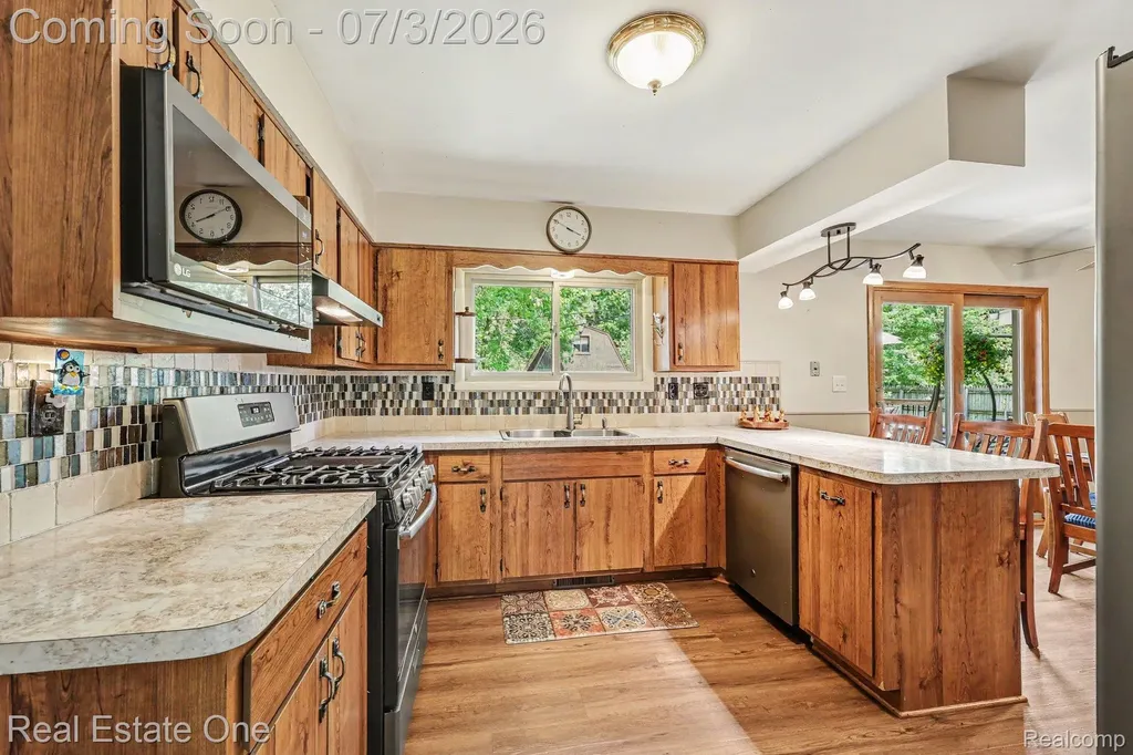 400 Juliet Drive Almont Village MI 48003