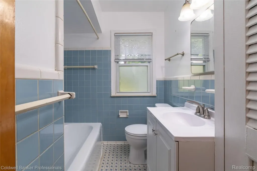 9388 Salem Redford Charter Township MI 48239