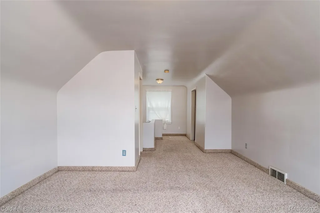 9388 Salem Redford Charter Township MI 48239
