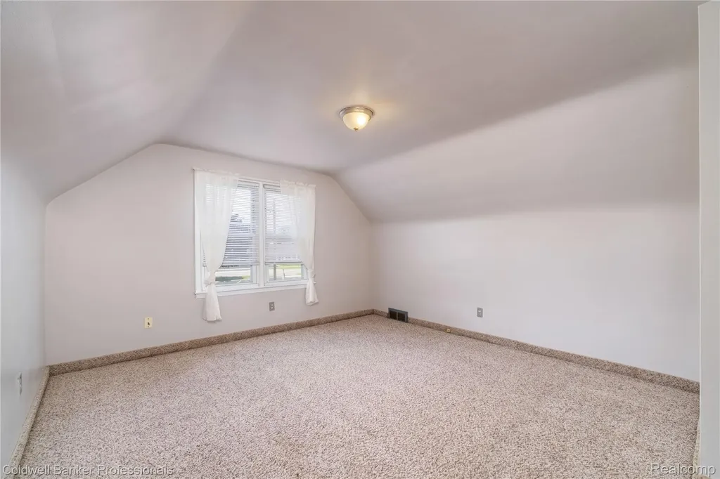9388 Salem Redford Charter Township MI 48239