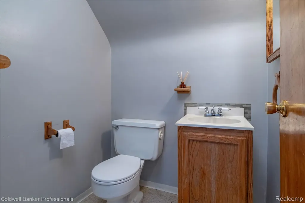 9388 Salem Redford Charter Township MI 48239