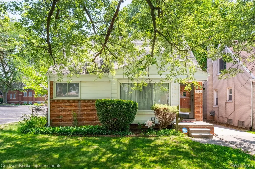 9388 Salem Redford Charter Township MI 48239