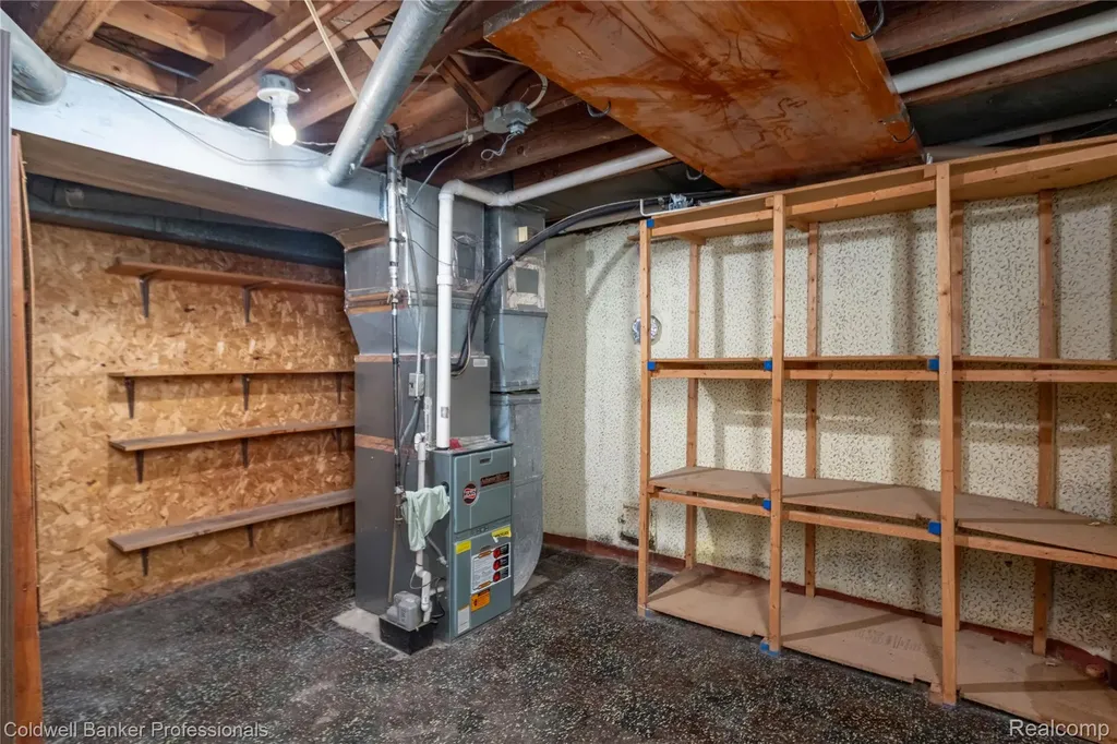 9388 Salem Redford Charter Township MI 48239