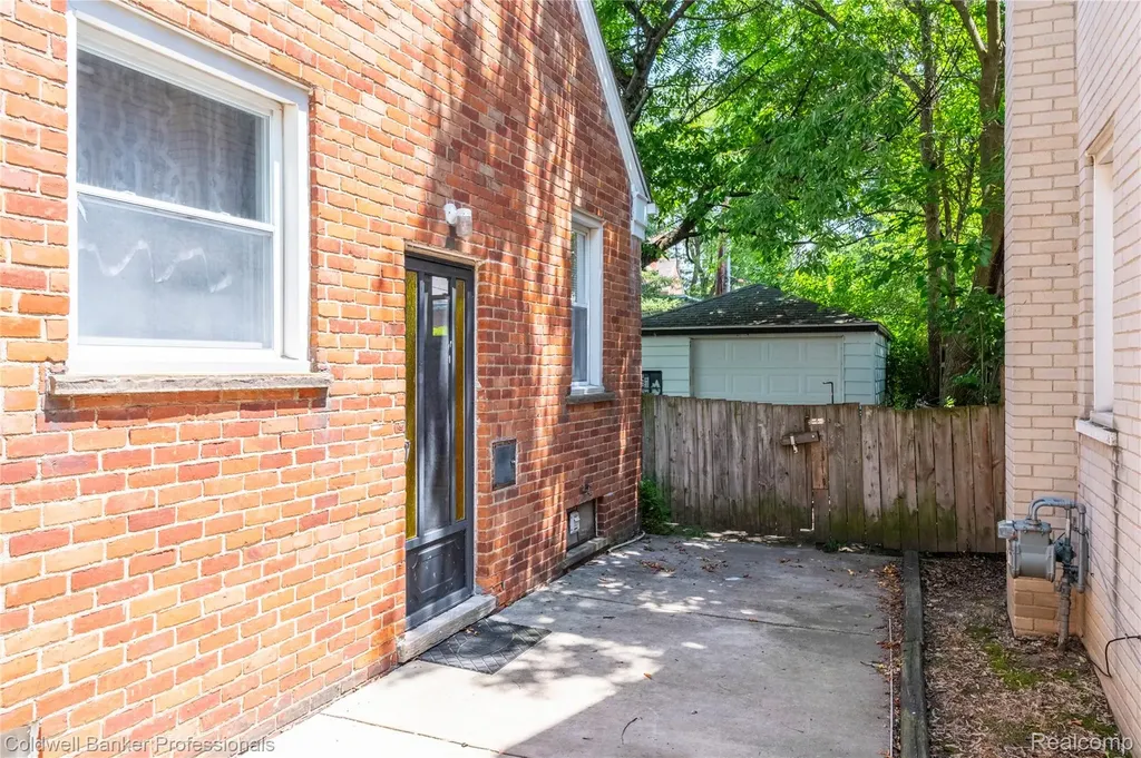 9388 Salem Redford Charter Township MI 48239