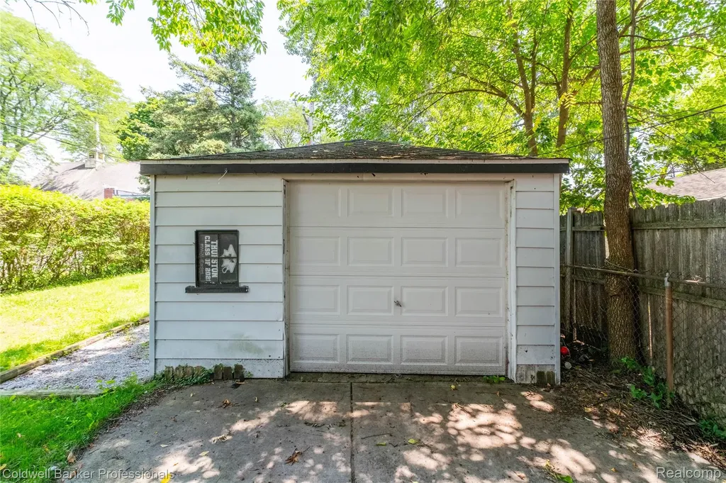 9388 Salem Redford Charter Township MI 48239