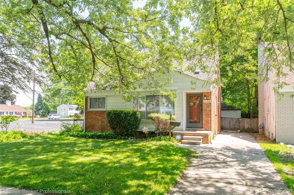 9388 Salem Redford Charter Township MI 48239