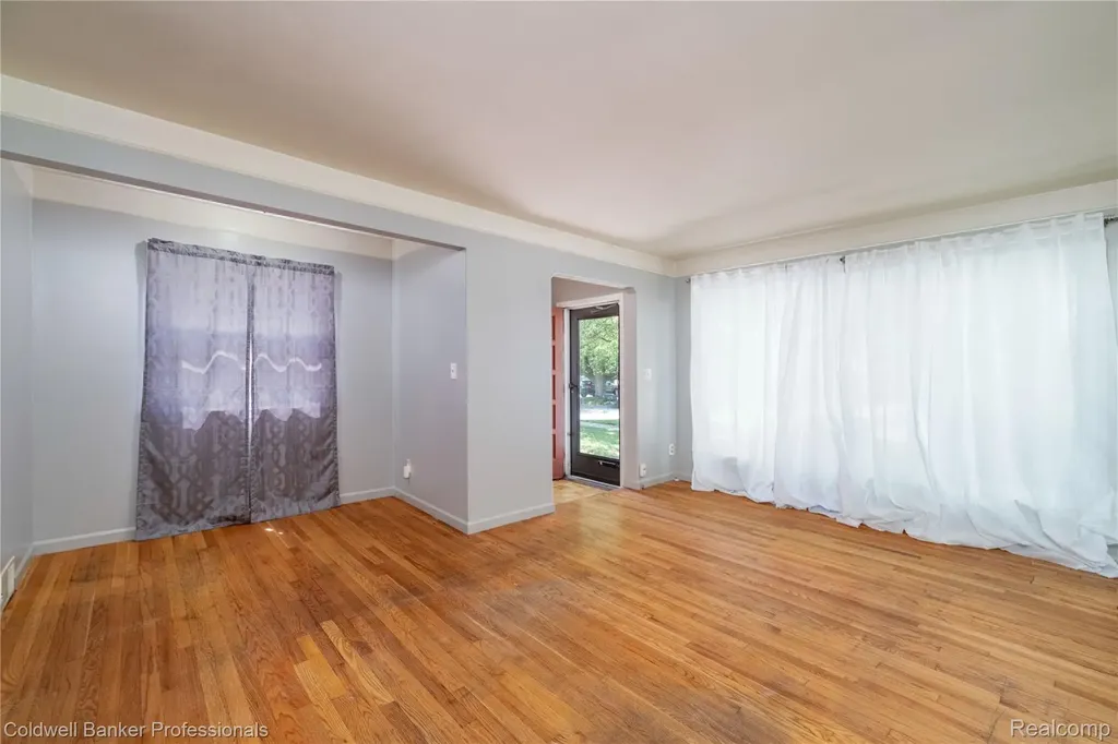 9388 Salem Redford Charter Township MI 48239