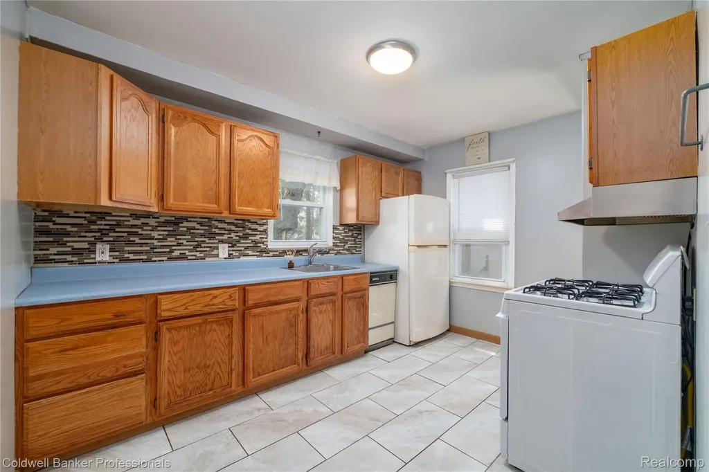 9388 Salem Redford Charter Township MI 48239