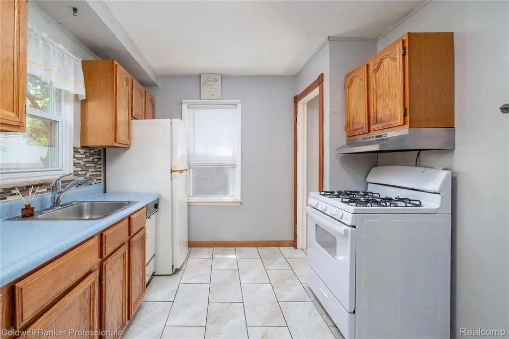 9388 Salem Redford Charter Township MI 48239