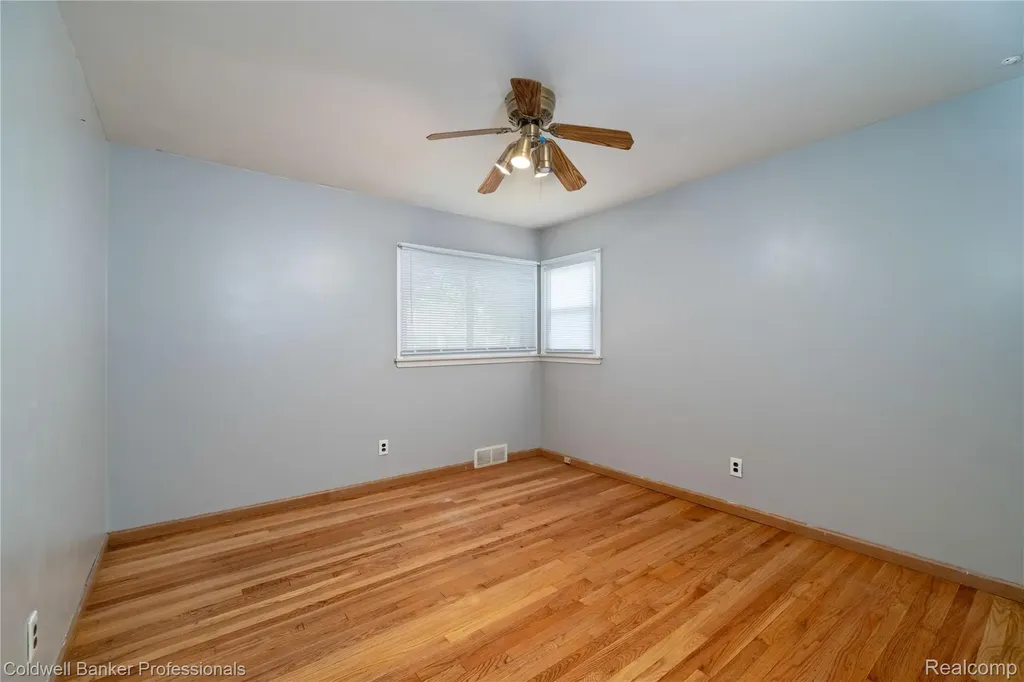 9388 Salem Redford Charter Township MI 48239