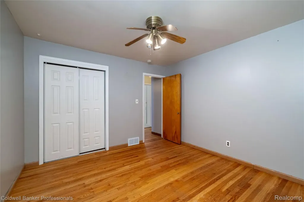 9388 Salem Redford Charter Township MI 48239