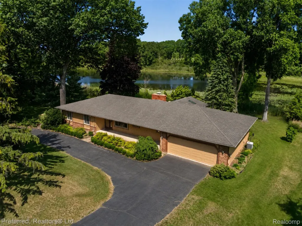 5524 Lawrence Court Hamburg Township MI 48169