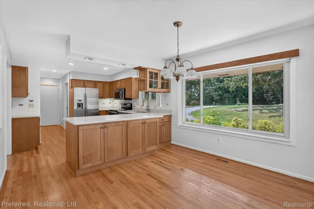 5524 Lawrence Court Hamburg Township MI 48169