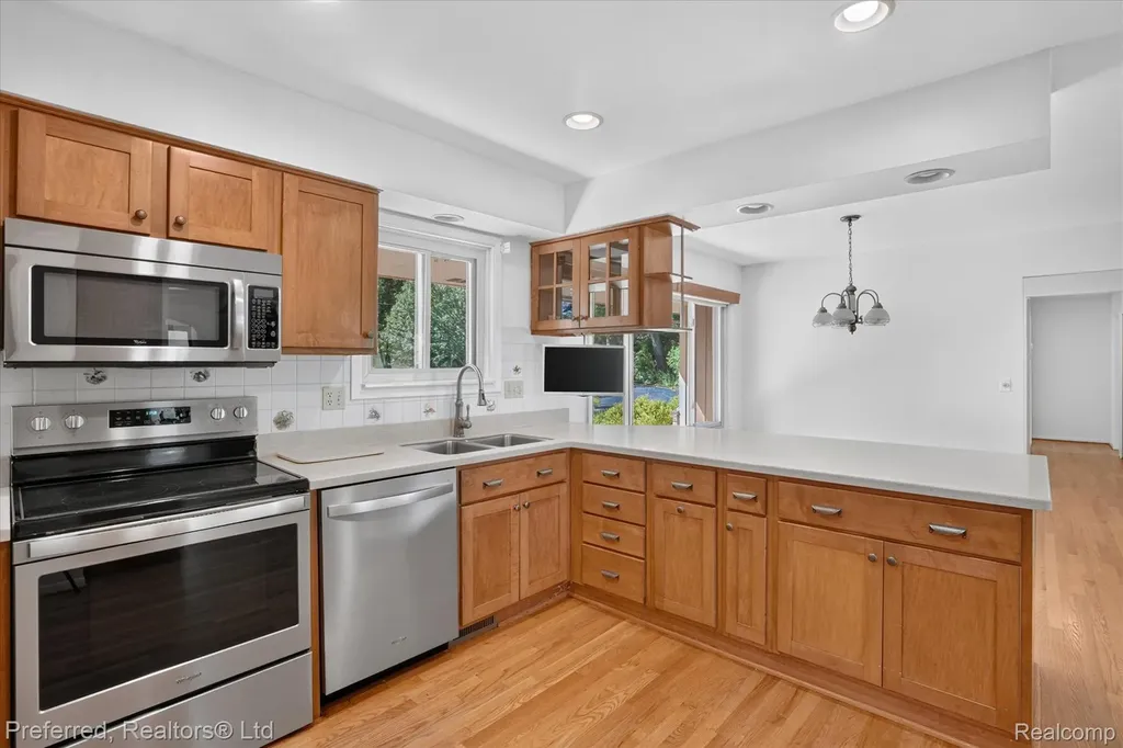 5524 Lawrence Court Hamburg Township MI 48169