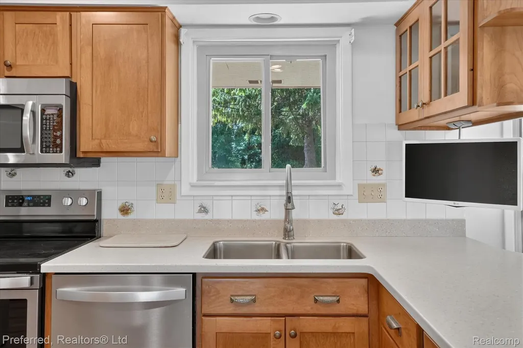5524 Lawrence Court Hamburg Township MI 48169