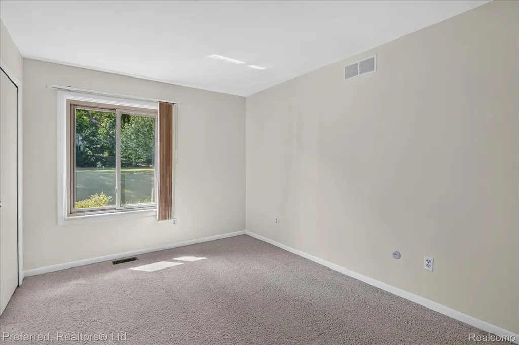 5524 Lawrence Court Hamburg Township MI 48169