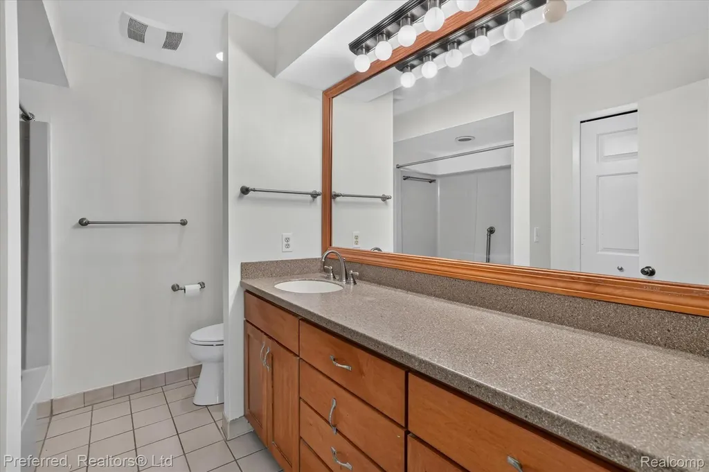5524 Lawrence Court Hamburg Township MI 48169