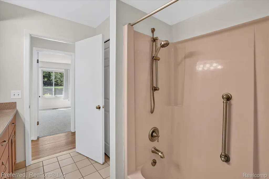 5524 Lawrence Court Hamburg Township MI 48169