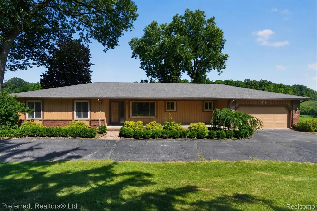 5524 Lawrence Court Hamburg Township MI 48169