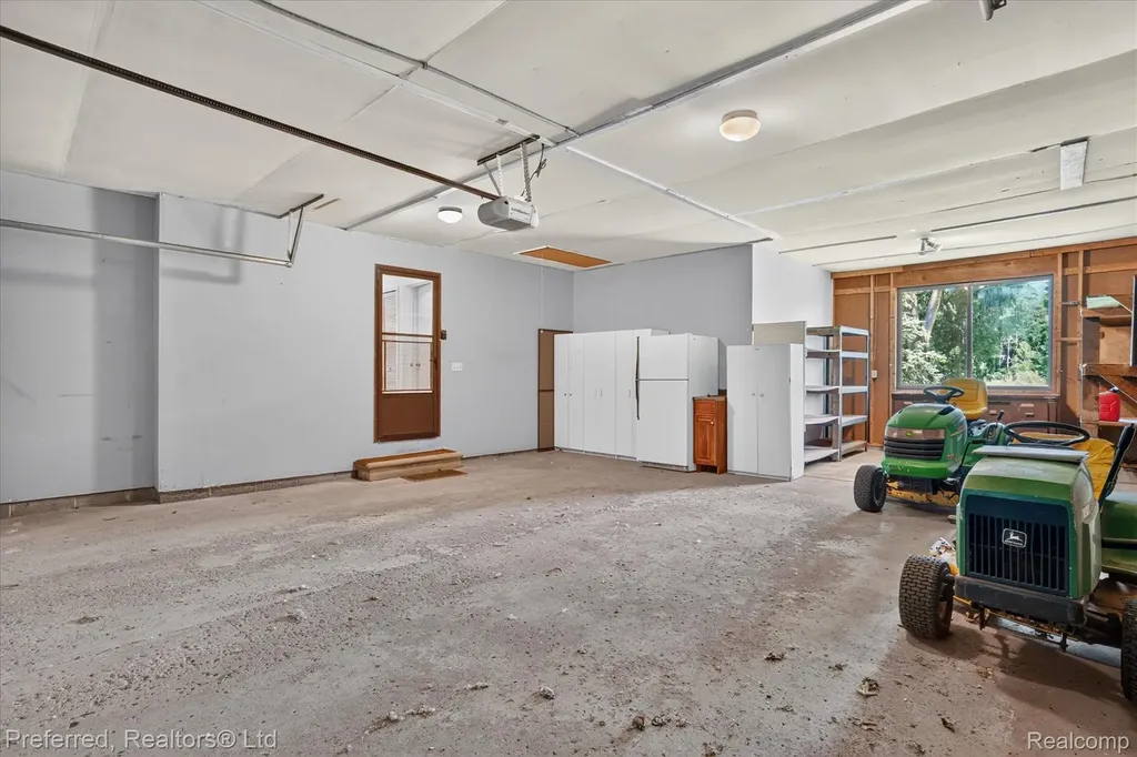 5524 Lawrence Court Hamburg Township MI 48169