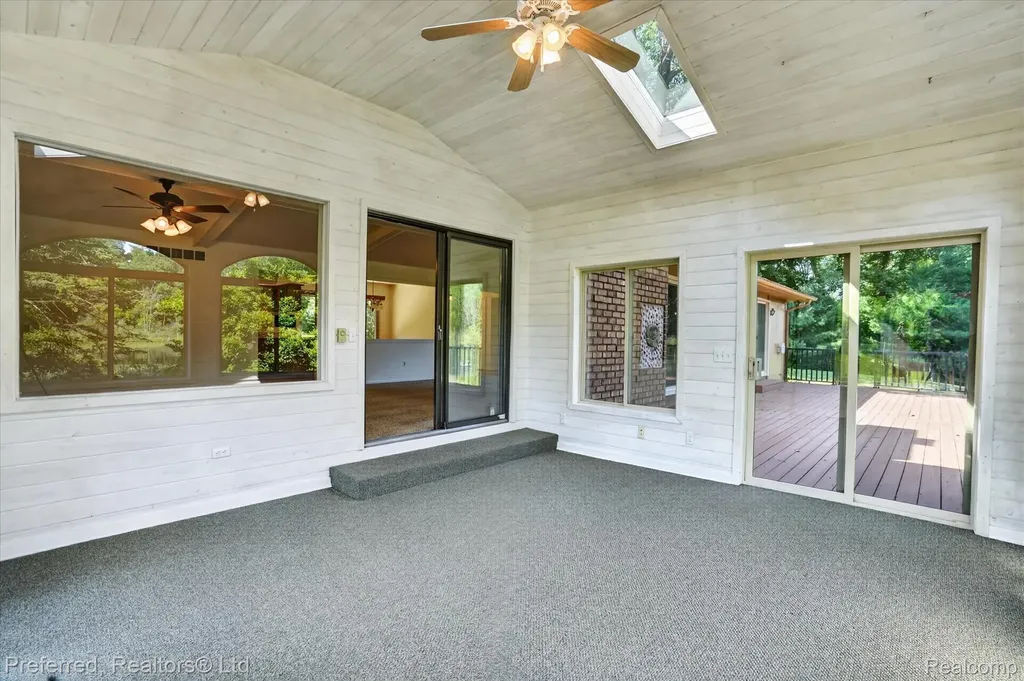 5524 Lawrence Court Hamburg Township MI 48169