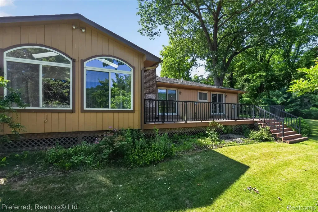 5524 Lawrence Court Hamburg Township MI 48169