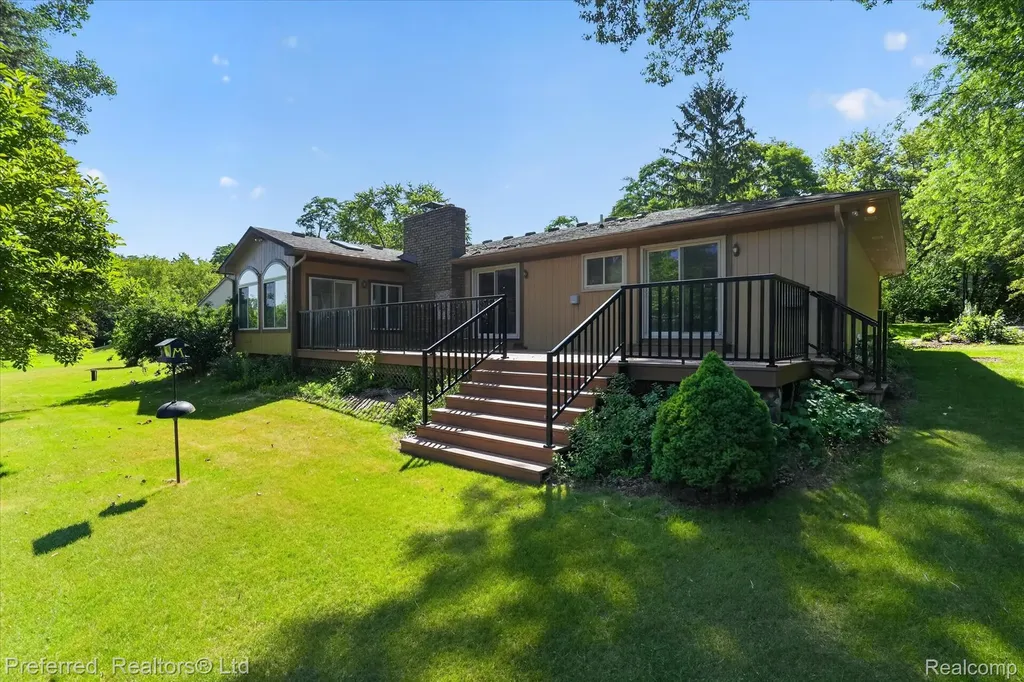 5524 Lawrence Court Hamburg Township MI 48169