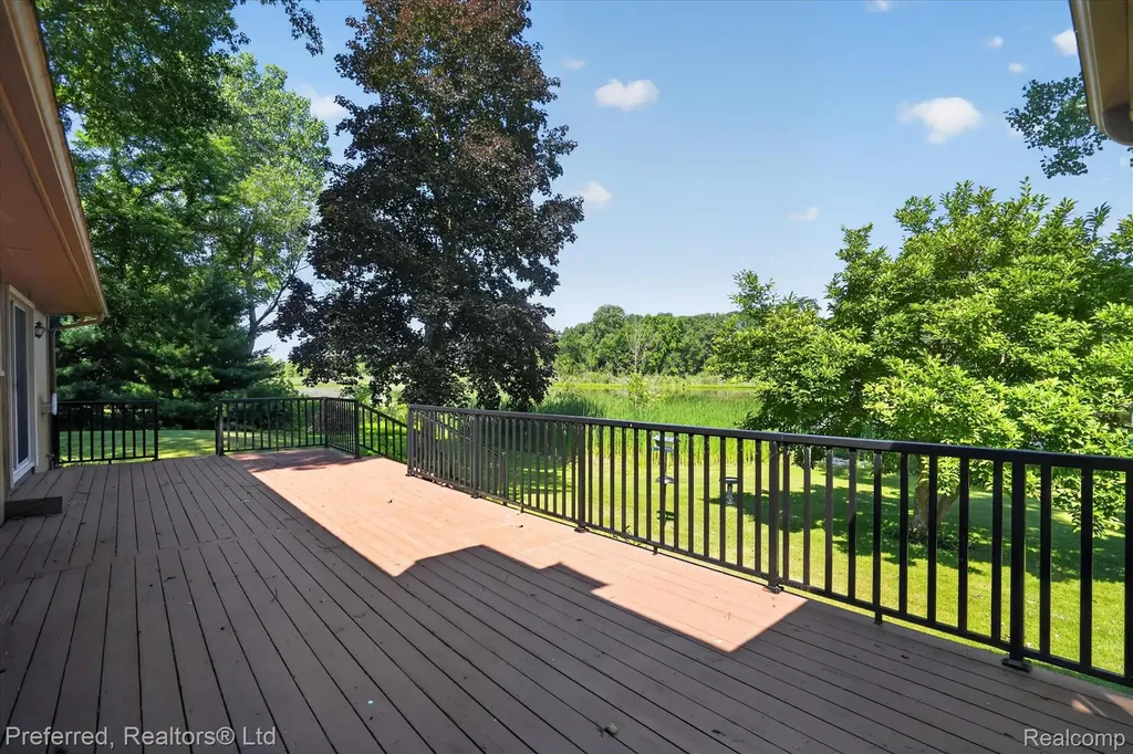5524 Lawrence Court Hamburg Township MI 48169
